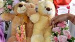 Hari Valentine, Bunga dan Kado Laris Manis di Banyak Daerah