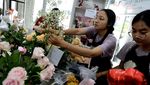 Hari Valentine, Bunga dan Kado Laris Manis di Banyak Daerah