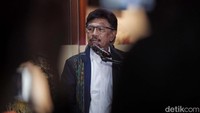 Plate menyatakan menghormati proses hukum yang dilakukan Kejaksaan Agung. Plate juga menyatakan siap memberi keterangan lagi jika dibutuhkan.
