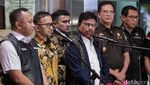 Momen Johnny G Plate Keluar dari Kejagung Usai Diperiksa Selama 9 Jam