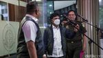 Momen Johnny G Plate Keluar dari Kejagung Usai Diperiksa Selama 9 Jam