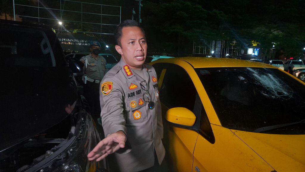 Kapolres Metro Jaksel Kombes Ade Ary Syam saat jumpa pers kasus sopir Fortuner rusak brio. (Ilham/detikcom)