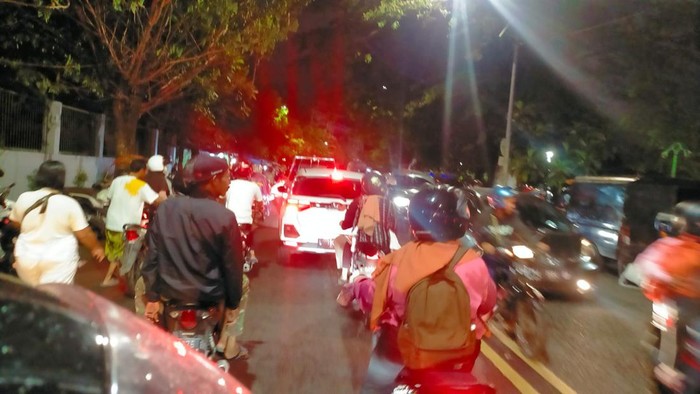 Kemacetan di Jalan Ngagel Surabaya