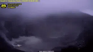 Penampakan Titik Api di Gunung Tangkuban Parahu
