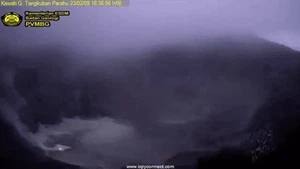 Penampakan Titik Api di Gunung Tangkuban Parahu