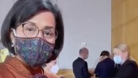 Sri Mulyani dikenal sebagai pencinta kopi. Ia pun sering mempromosikan kopi Indonesia di luar negeri, seperti ketika dalam rangkaian G20 di Washington DC pada April 2022.