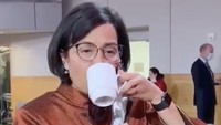 Ini lah bentuk diplomasi untuk mengenalkan cita rasa Indonesia yang begitu kaya melalui secangkir kopi. Semoga kedepannya semakin banyak produk-produk asli Indonesia yang berlaga di panggung dunia, tulis Sri Mulyani.