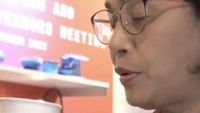 Sri Mulyani juga dengan bangga memperkenalkan kopi piccolo yang dibuat dari biji kopi asal Gunung Kerinci, Jambi.