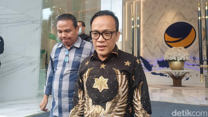 Ketum JoMan Immanuel Ebenezer di NasDem Tower (Adrial/detikcom)