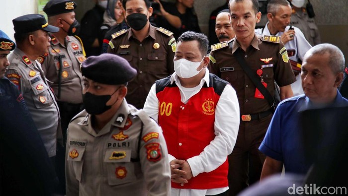 Terdakwa kasus pembunuhan berencana Brigadir J,  Kuat Ma'ruf dan Ricky Rizal tiba di Pengadilan Jakarta Selatan, Selasa (14/2/2023). Mereka akan menjalani sidang pembacaan vonis terkait kasus pembunuhan berencana Brigadir Yosua.