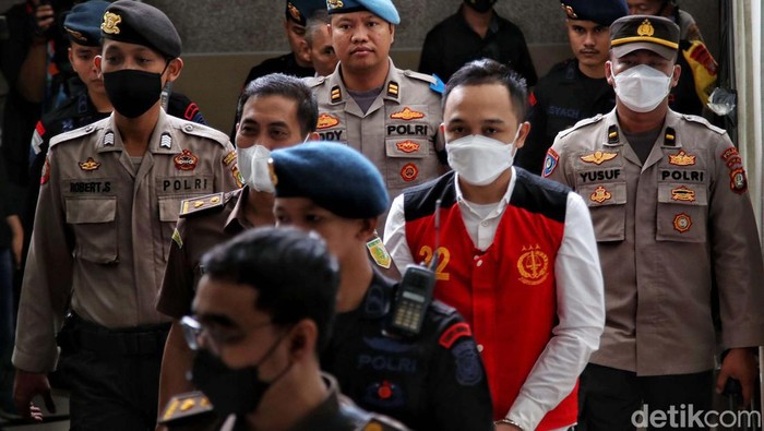 Terdakwa kasus pembunuhan berencana Brigadir J,  Kuat Maruf dan Ricky Rizal tiba di Pengadilan Jakarta Selatan, Selasa (14/2/2023). Mereka akan menjalani sidang pembacaan vonis terkait kasus pembunuhan berencana Brigadir Yosua.