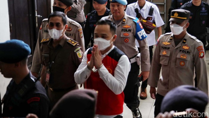 Terdakwa kasus pembunuhan berencana Brigadir J,  Kuat Maruf dan Ricky Rizal tiba di Pengadilan Jakarta Selatan, Selasa (14/2/2023). Mereka akan menjalani sidang pembacaan vonis terkait kasus pembunuhan berencana Brigadir Yosua.