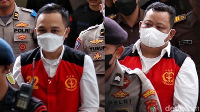 Kuat Maruf dan Ricky Rizal Tiba di PN Jaksel untuk Divonis