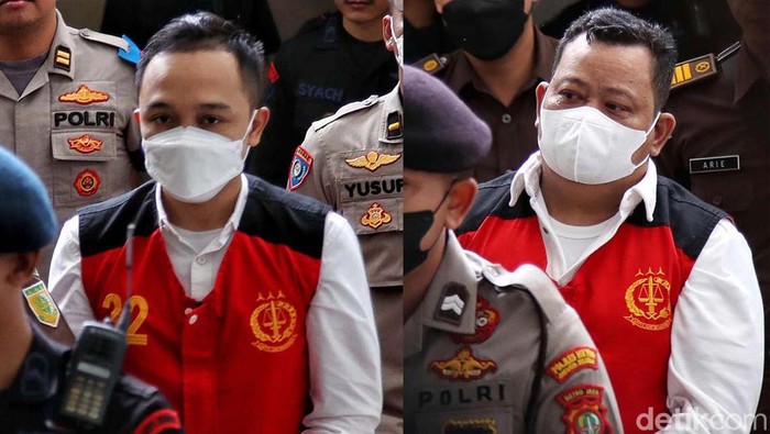 Terdakwa kasus pembunuhan berencana Brigadir J,  Kuat Maruf dan Ricky Rizal tiba di Pengadilan Jakarta Selatan, Selasa (14/2/2023). Mereka akan menjalani sidang pembacaan vonis terkait kasus pembunuhan berencana Brigadir Yosua.