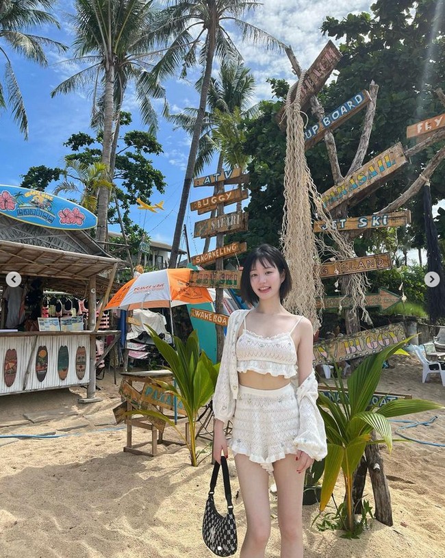 Menurut pengamatan Sojang, ada sejumlah patung Buddha yang dibuat mirip Jungkook BTS di Kuil Kumuda milik ibu Lee Yubi. Foto: dok. Instagram @yubi_190