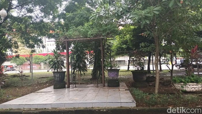 Lokasi kursi di kawasan Stadion Manahan yang dudukannya hilang, Selasa (14/2/2023).