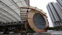 Di Distrik 1 juga sudah ada pusat perbelanjaan dan foodcourt.