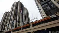 Bangunan apartemen District One yang berada di kawasan megaproyek properti Meikarta, Bekasi, Jawa Barat, Selasa (14/2/2023).