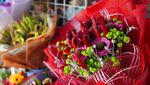 Meriahkan Valentine, Pedagang Bunga Ini Jual Buket Unik dari Bumbu Dapur