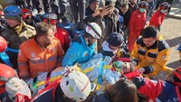 Tayangan televisi CNN Turk menunjukkan para petugas penyelamat membawa Cager dengan tandu setelah berhasil mengevakuasinya dari balik reruntuhan bangunan. Terlihat masker oksigen terpasang pada wajahnya dan seorang pekerja medis memegang kantong infus di sebelahnya. Dia dibawa ke dalam sebuah ambulans yang telah menunggu di lokasi, yang akan membawanya ke rumah sakit setempat.