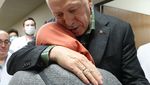 Momen Presiden Erdogan Kunjungi Korban Gempa di RS Istanbul