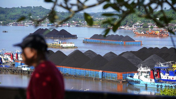 Pelan Tapi Pasti RI 'Move On' ke Energi Bersih Tak Terbatas Saat ini Indonesia sedang mengembangkan energi baru terbarukan (EBT). Pengembangan EBT sejalan dengan program pemerintah untuk mencapai target nol emisi karbon.