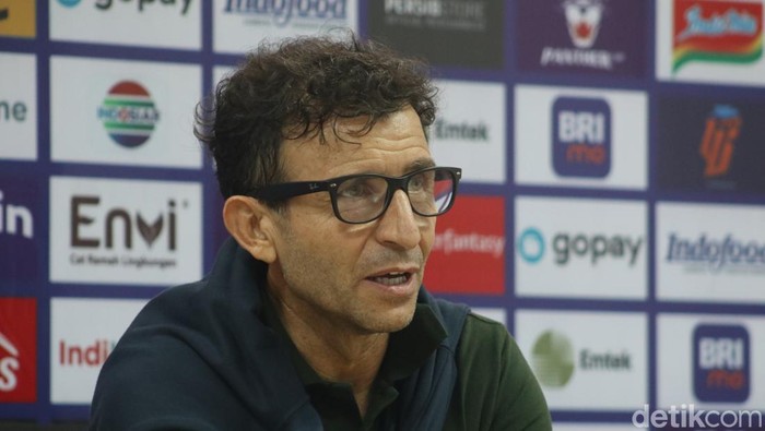 Pelatih Persib Bandung Luis Milla.