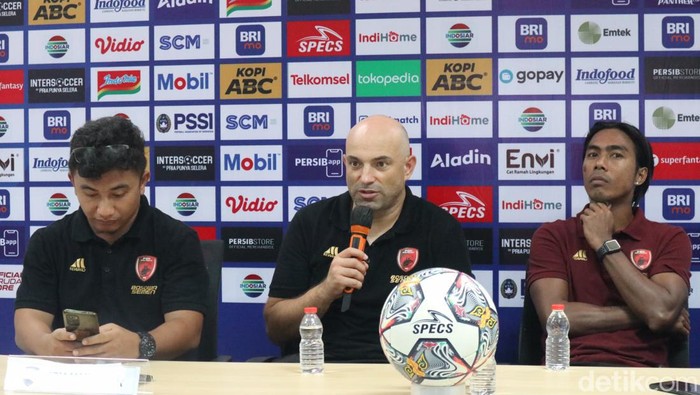 Pelatih PSM Bernardo Tavares usai laga Persib vs PSM di Stadion Pakansari, Bogor, Selasa (14/2/2023).