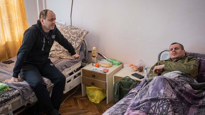 Tentara hingga warga luka-luka akibat invasi Rusia ke Ukraina. Rumah sakit di Ukraina pun menyediakan tempat rehabilitasi bagi korban perang tersebut.