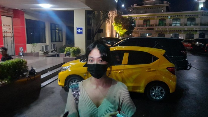 Penumpang honda Brio yang diamuk sopir Fortuner. (Ilham/detikcom)