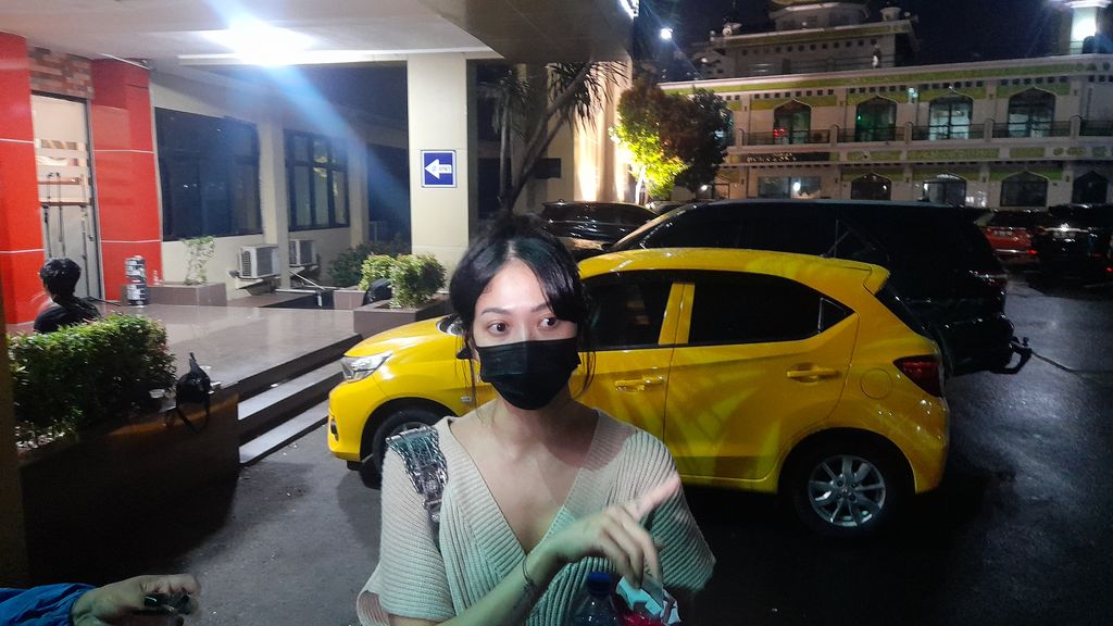 Penumpang honda Brio yang diamuk sopir Fortuner. (Ilham/detikcom)