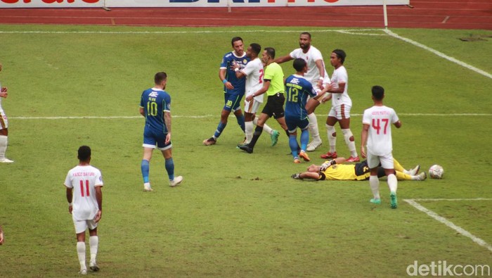 Pertandingan Persib vs PSM Makassar di Stadion Pakansari, Selasa (14/2/2023).