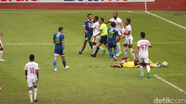 Pertandingan Persib vs PSM Makassar di Stadion Pakansari, Selasa (14/2/2023).