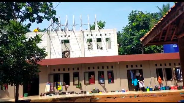 Pondok Pesantren Madinah Darul Barokah, Purwakarta milik Ipda Budiman.