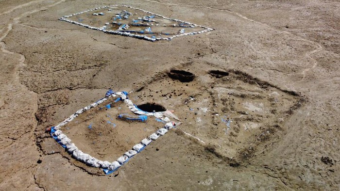 An aerial picture shows a view of possible kilns at the site of the ancient city-state of Lagash, in Iraq's al-Shatra district of the southern Dhi Qar province on February 11, 2023. - Italian and US archaeologists excavating in Lagash in southern Iraq have unearthed a Sumerian 