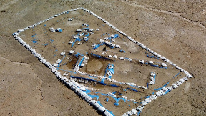 Potret Bar-Pub Kuno Berusia Nyaris 5.000 Tahun Ditemukan di Irak An aerial picture shows a view of possible kilns at the site of the ancient city-state of Lagash, in Iraq's al-Shatra district of the southern Dhi Qar province on February 11, 2023. - Italian and US archaeologists excavating in Lagash in southern Iraq have unearthed a Sumerian