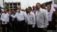 Rombongan tampak dipimpin langsung oleh Wakil Ketua DPR Sufmi Dasco Ahmad.