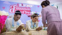 Di Thailand, hari kasih sayang atau Valentine dianggap sebagai hari yang baik untuk menikah dan mengadakan upacara di atas gajah dipercaya dapat membawa kemakmuran bagi kehidupan pasangan.