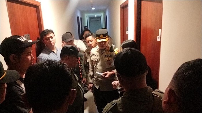 Razia jelang valentine di Surabaya, 6 pasangan bukan pasutri diamankan