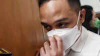 Sebelumnya, Ricky Rizal dituntut 8 tahun penjara oleh hakim.
