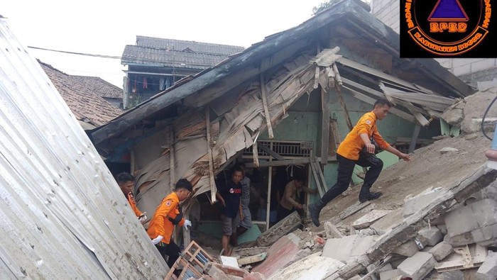 Rumah 2 Lantai di Citeureup Bogor Ambruk, 1 Orang Terluka (dok BPBD Kabupaten Bogor)