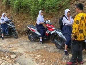 Surat Terbuka Siswi Kritik Jalan Rusak Viral, Pemkab Pekalongan Cek Lokasi