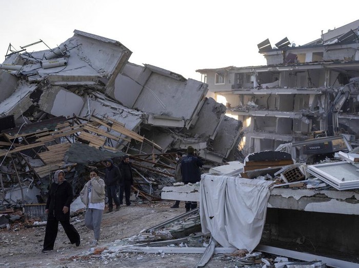 Dramatis! 3 Orang Diselamatkan Usai 198 Jam Tertimbun Puing Gempa Turki