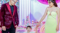 Busana Shandy Aulia disebut terlalu seksi untuk digunakan di perayaan buah hatinya. Foto: ASpictureco