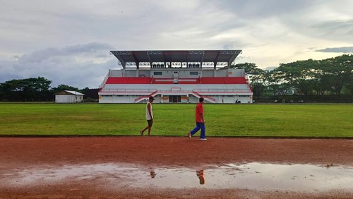 kondisi stadion I Gusti Ketut Jelantik yang sebentar lagi akan kembali dilakukan penataan rumput lapangan, finishing pagar keliling dan jalan lingkar Selasa (14/2/2023).