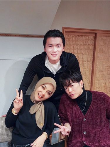 Takeru Satoh foto bareng Syahrini dan Reino Barack.