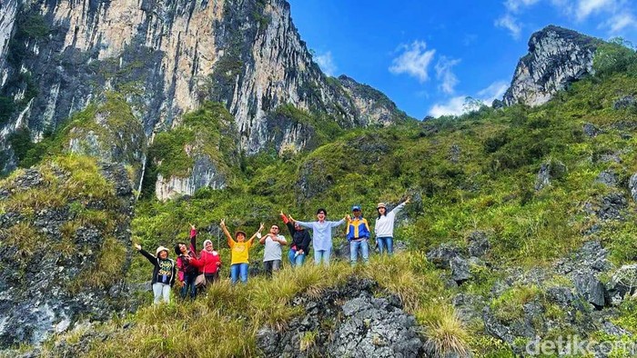Pemerintah Kabupaten Toraja Utara, Sulawesi Selatan (Sulsel) mengklaim area wisata Buntu Sarira masuk wilayahnya.
