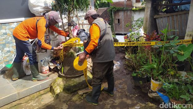tebing di kota batu longsor