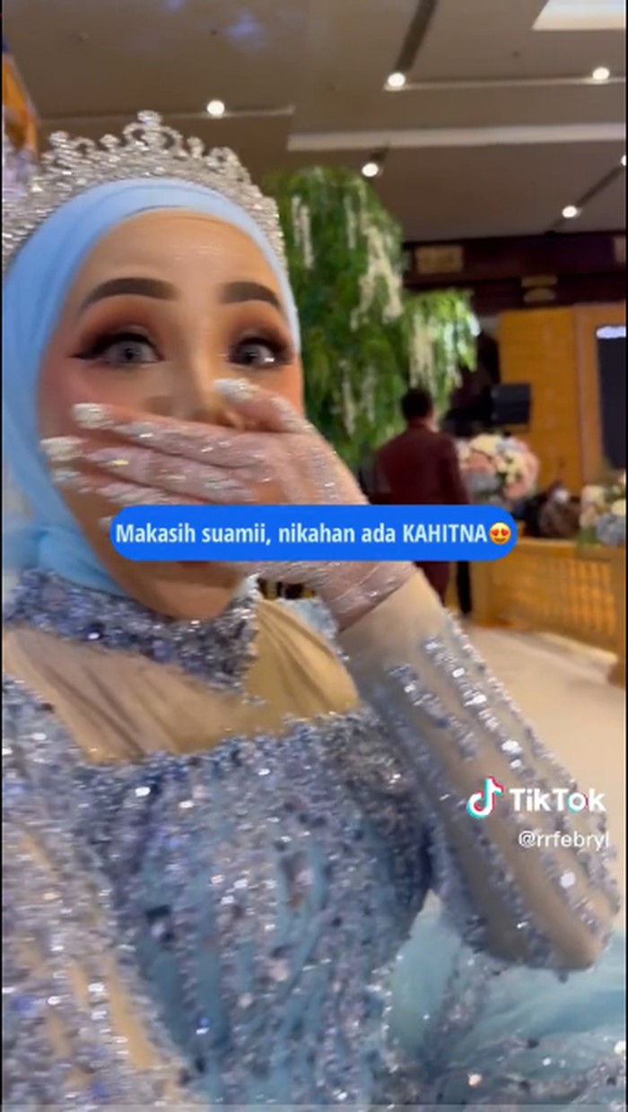 Video viral seorang pengantin tidak mengetahui suaminya mengundang grup Kahitna di acara pernikahannya menjadi atensi warganet di media sosial.