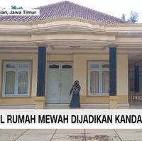 Rumah mewah ini merupakan milik Samsudin seorang pengusaha besi tua yang berada di Jakarta. Samsudin sengaja membangun rumah mewah untuk kandang sapi berdampingan dengan rumah keluarganya.  Foto: Dok. CNN Indonesia.